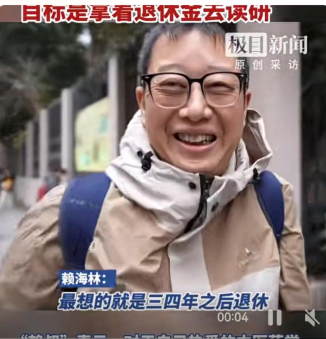 12月20日，考研大军中出现了这样一位特殊的“战士”。在武汉生物工程学院的考场上