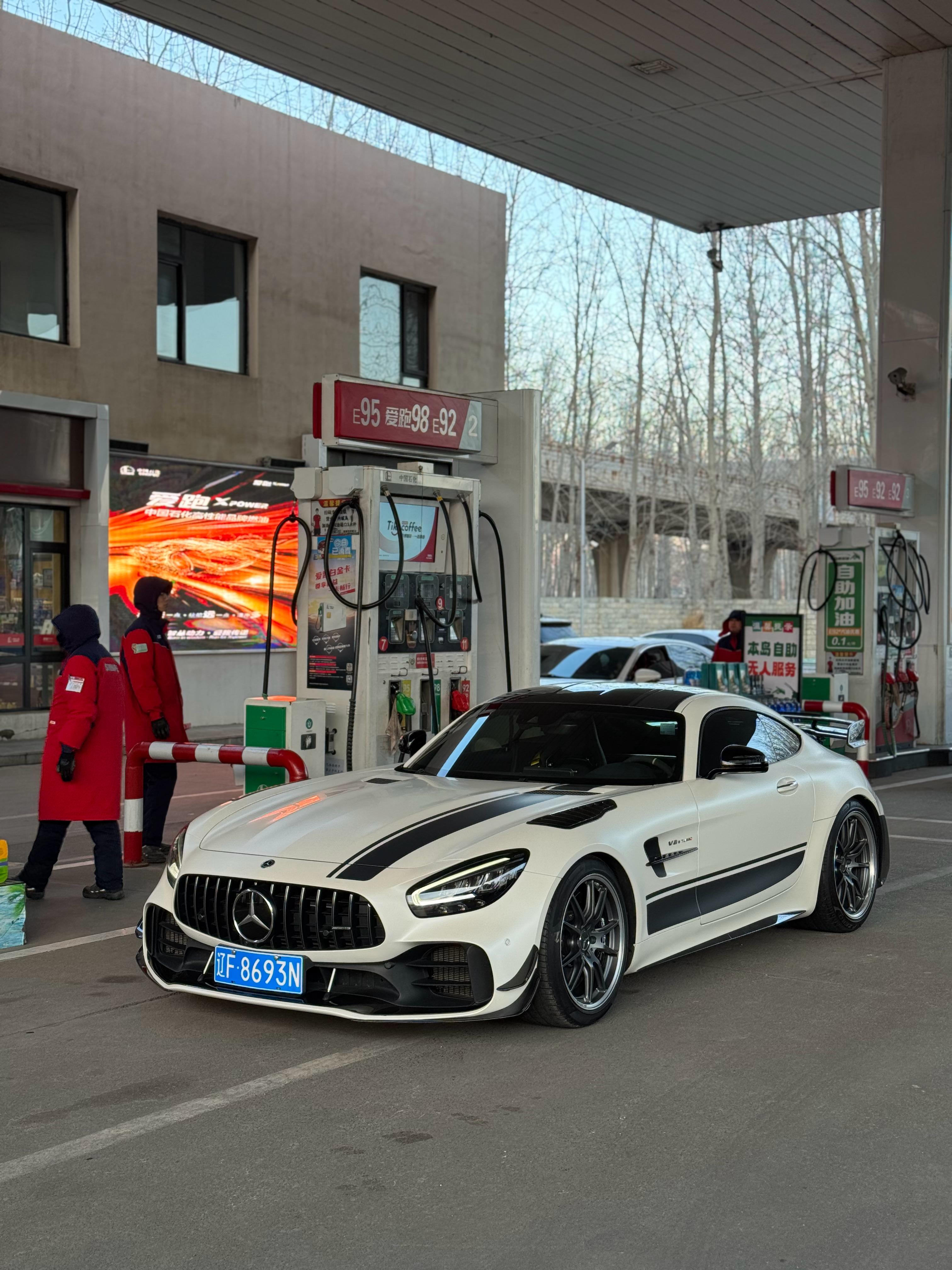 不知从何时开始开燃油车，变成了一件很有仪式感的事等等，我是不是昨天刚加的油