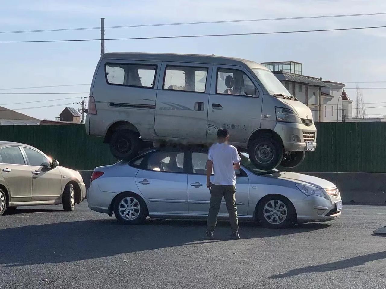 悦动和小面的之间发生了什么？
