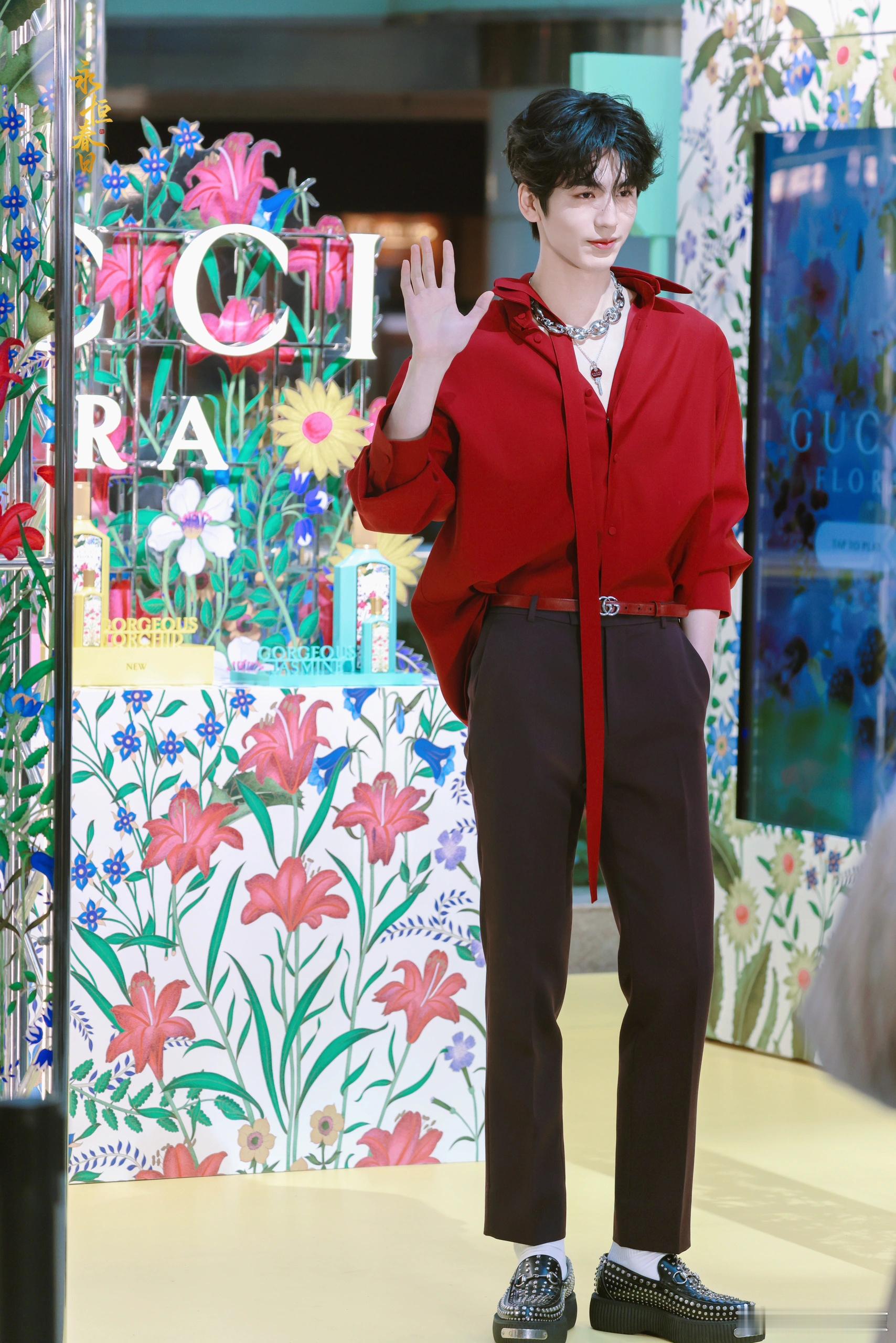 #张凌赫广州线下活动#真的不禁感慨，张凌赫真是一个又高又帅的一男的，这次线下活动