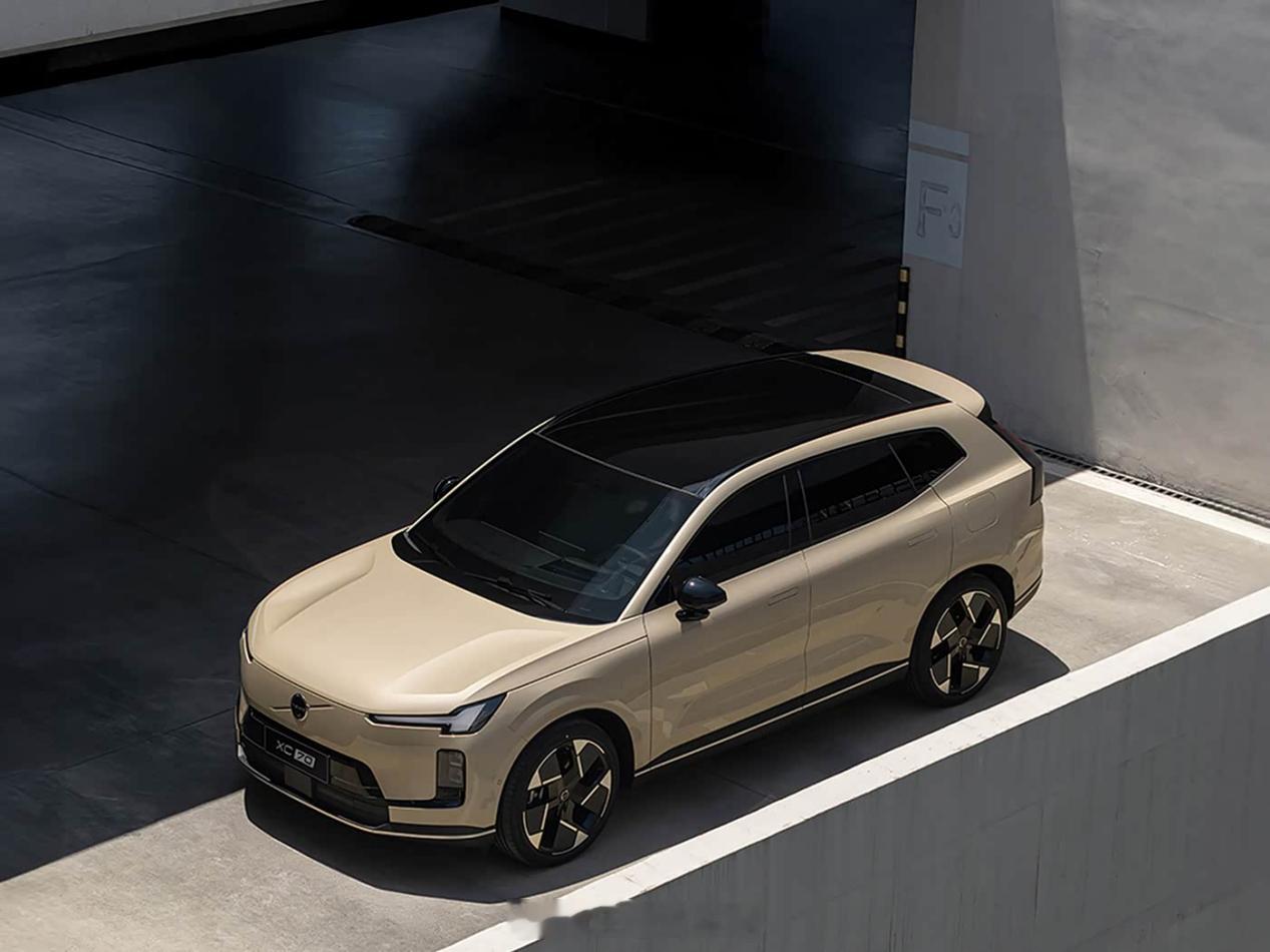 【豪华品牌的“稳健进化论”！沃尔沃2025答卷解读】不识庐山真面目，只缘身在此山