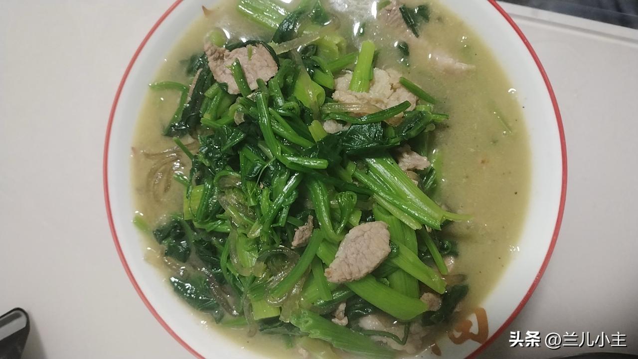 今天我自己在家，一个人在家的日子主打一个随性，腾到9点多才吃早饭，闺女问我怎么吃