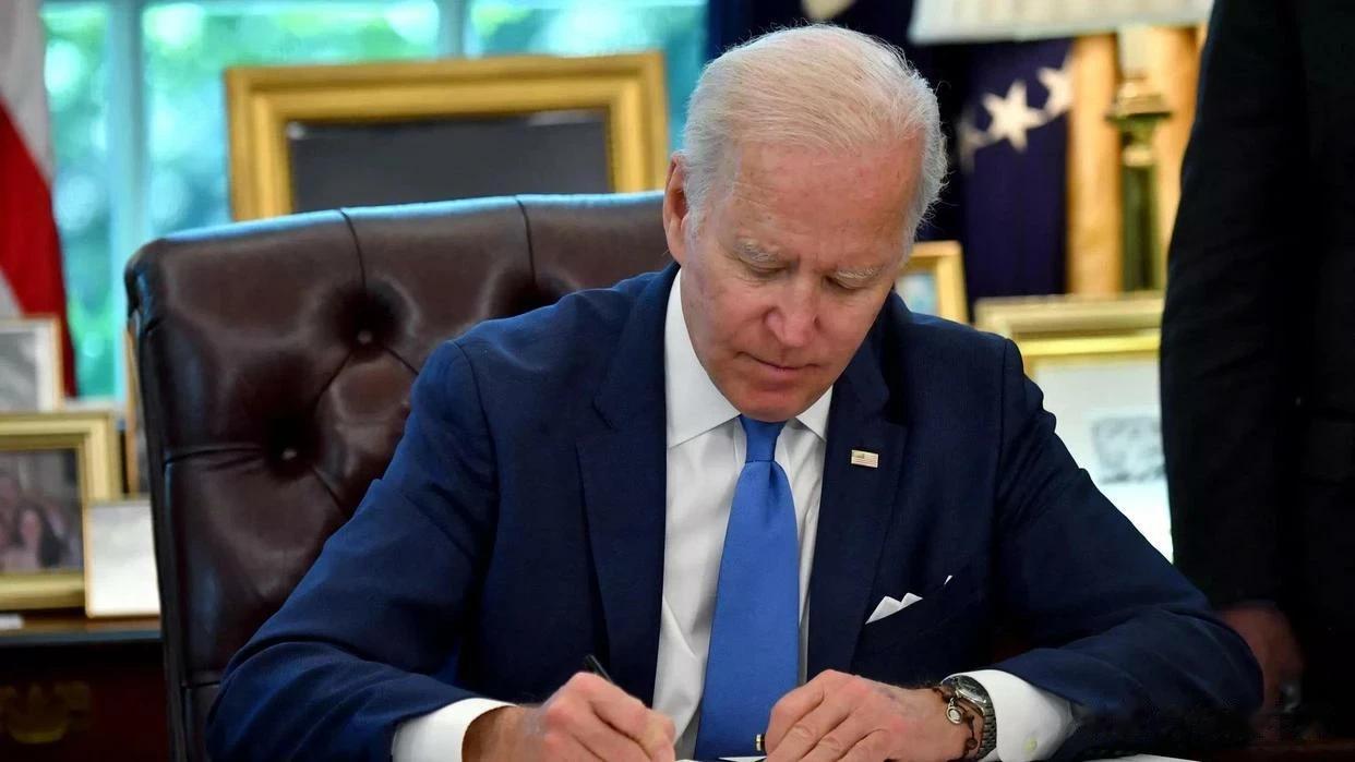 美国总统将“9·11”恐袭事件后发布的国家紧急状态再延长一年

来源:俄罗斯卫星