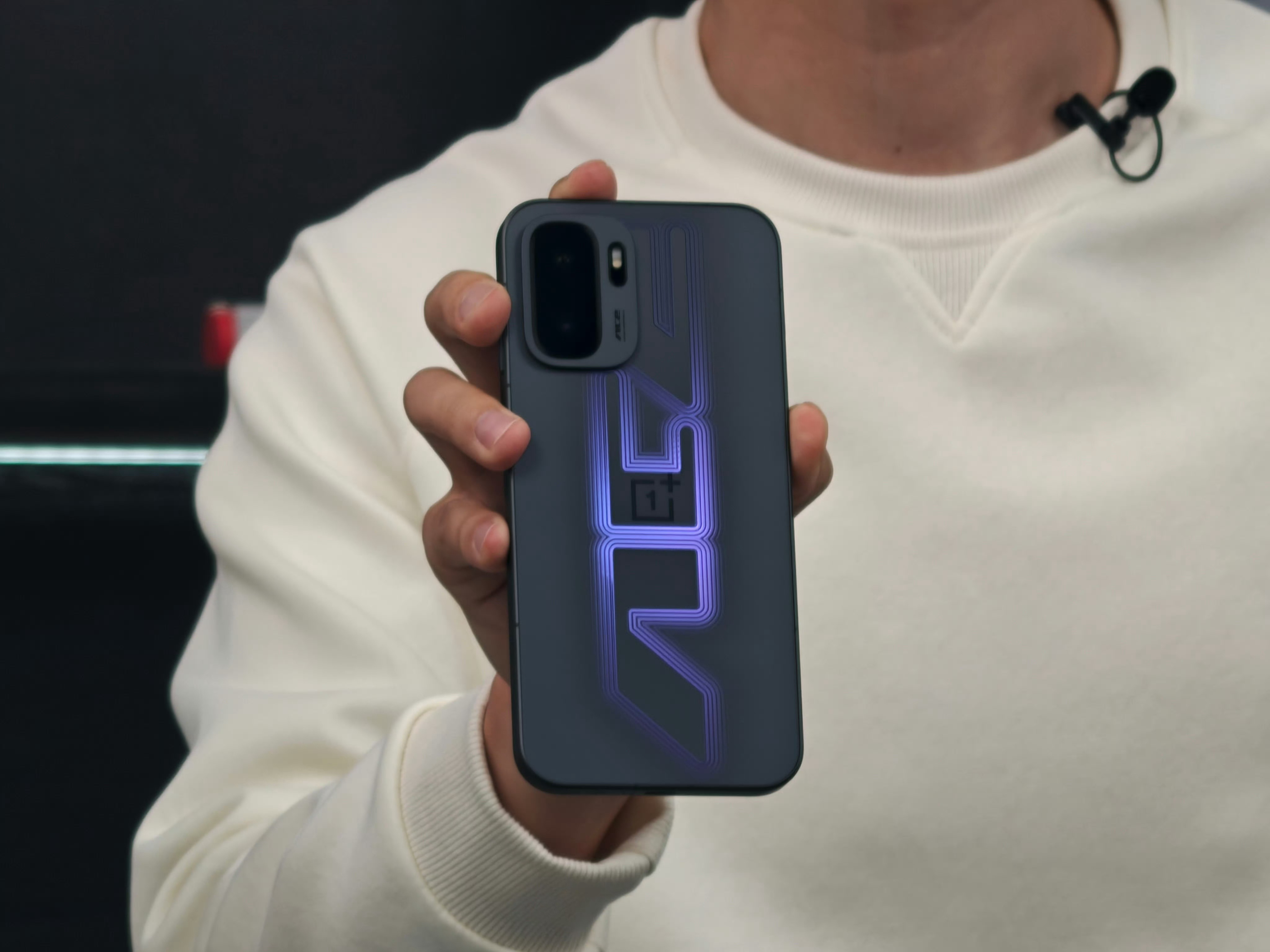 一加 Ace 6 至尊版高清图来了！可能是欧哥老了，我现在审美偏中规中矩...如