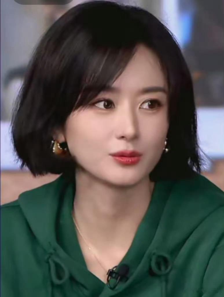 #赵丽颖不想身材管理#我想多吃点好吃的，不想减肥[害羞][害羞]​​​