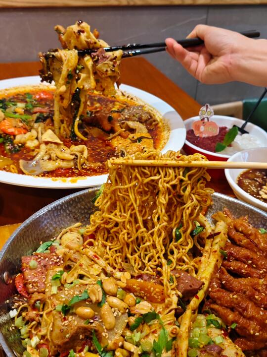 在昆明！！麻辣拌！打工人的灵魂午饭