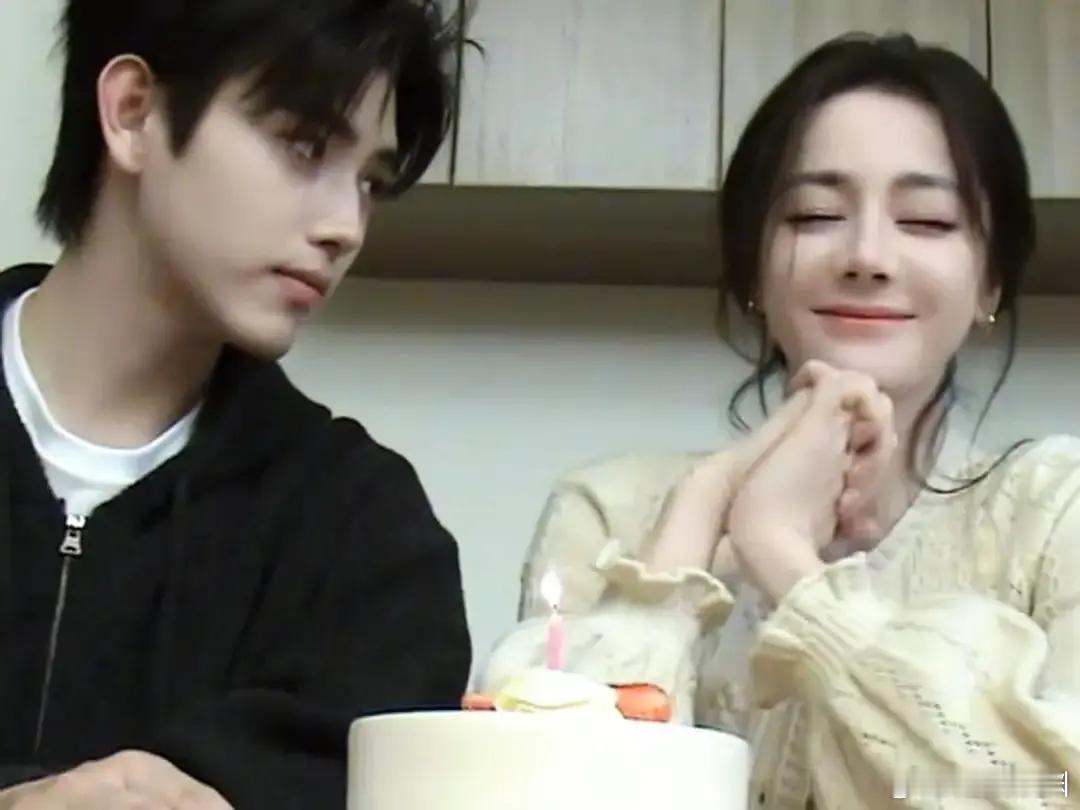 热巴现在为什么没有冰山美人的感觉了 