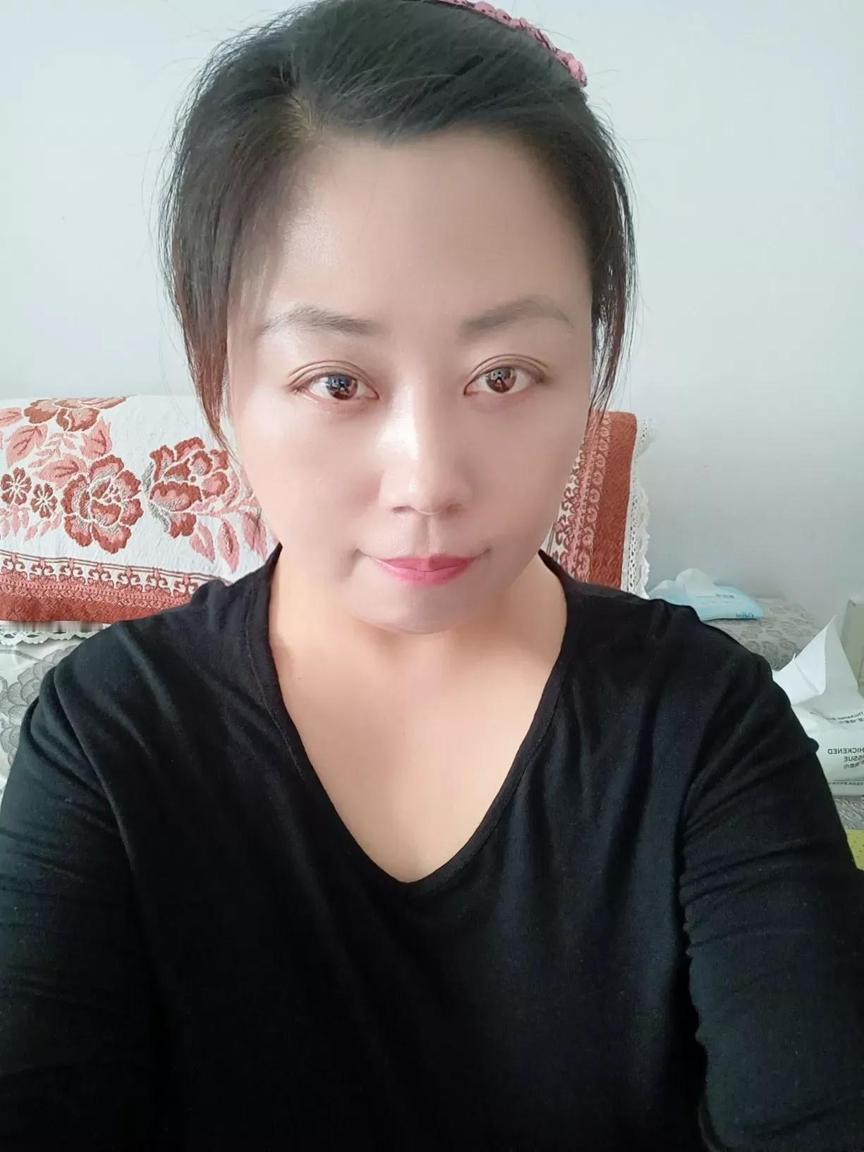 往年给爷爷奶奶上坟，都是都是爸爸和叔叔带着各自孩子一起去，姑姑单独去，之所以不和