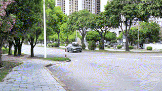 奇瑞的底盘调教功底还是可以的！如此快的速度，车子起飞，到落地弹起，车身仅仅弹跳了