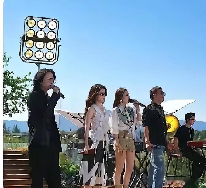 不划区、不排号、躺着听，
这演唱会咋不按套路出牌？
当你看惯了演唱会座位分三六九
