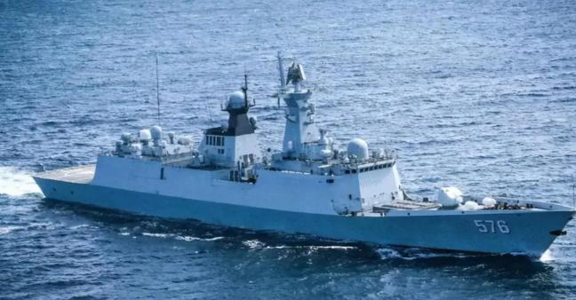 无视美军封锁禁令，4艘中资油轮准备驶出，原来054A护卫舰来撑腰了！

4月12