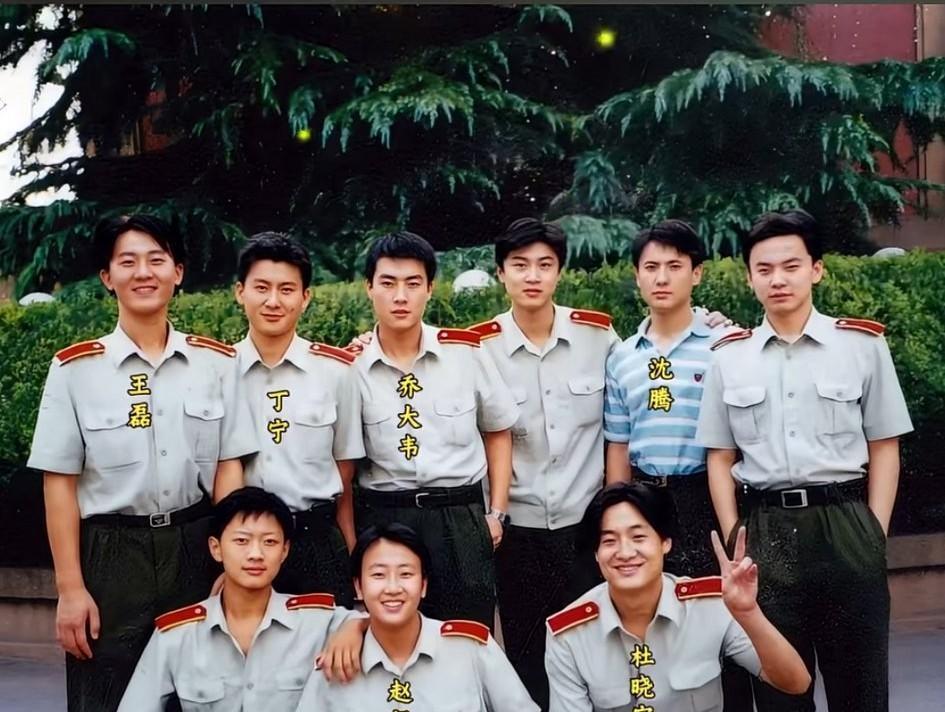 你见过250亿票房的“过气校草”吗？
沈腾用15年，把“军艺颜值巅峰”活成了喜剧