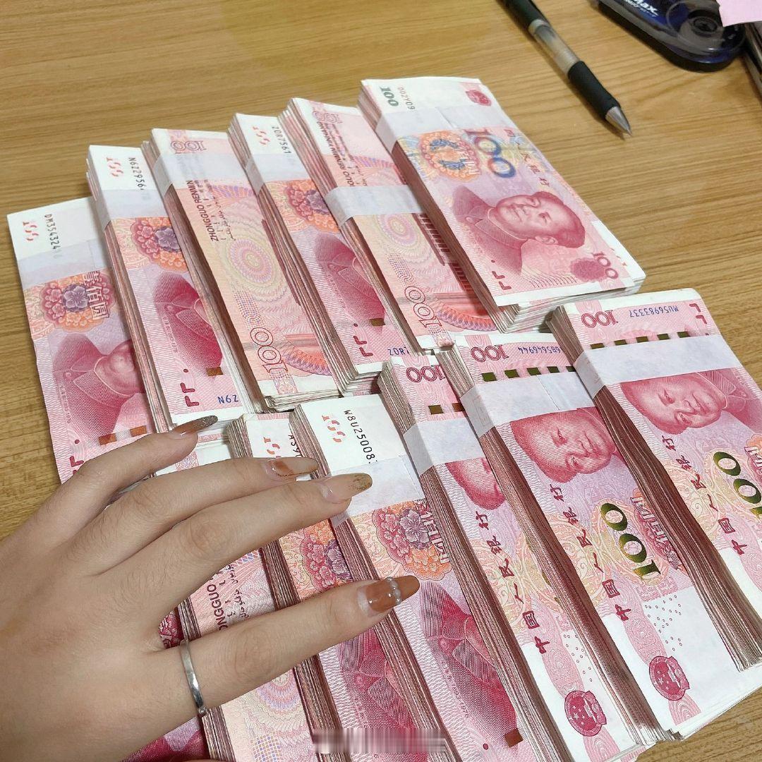 拥有一个亿会有多痛苦：就把这一个亿存在银行，每年就会有500万的利息收入，每天到