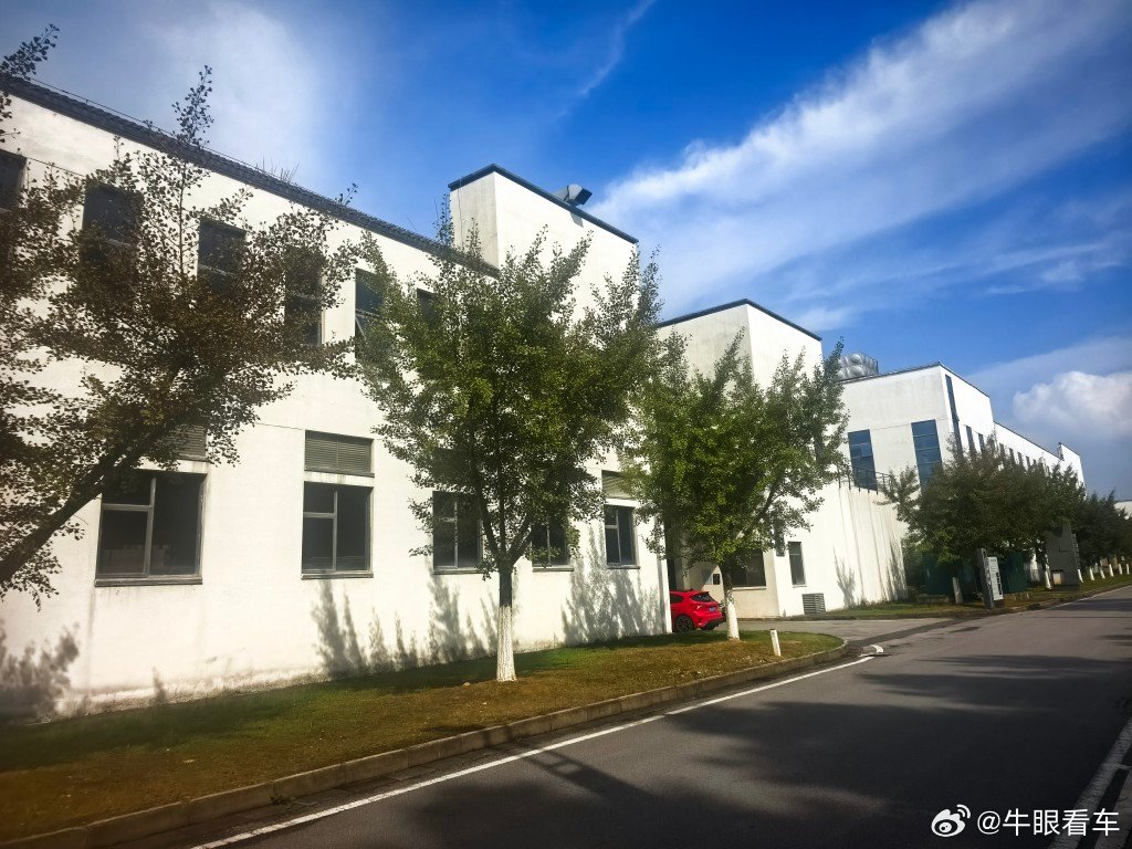 参观一下两个喜欢的瓷器九段烧和小雅小雅的老板很有个性 ​​​