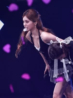 这样咬着爱心彩带🫪©yeai526 
