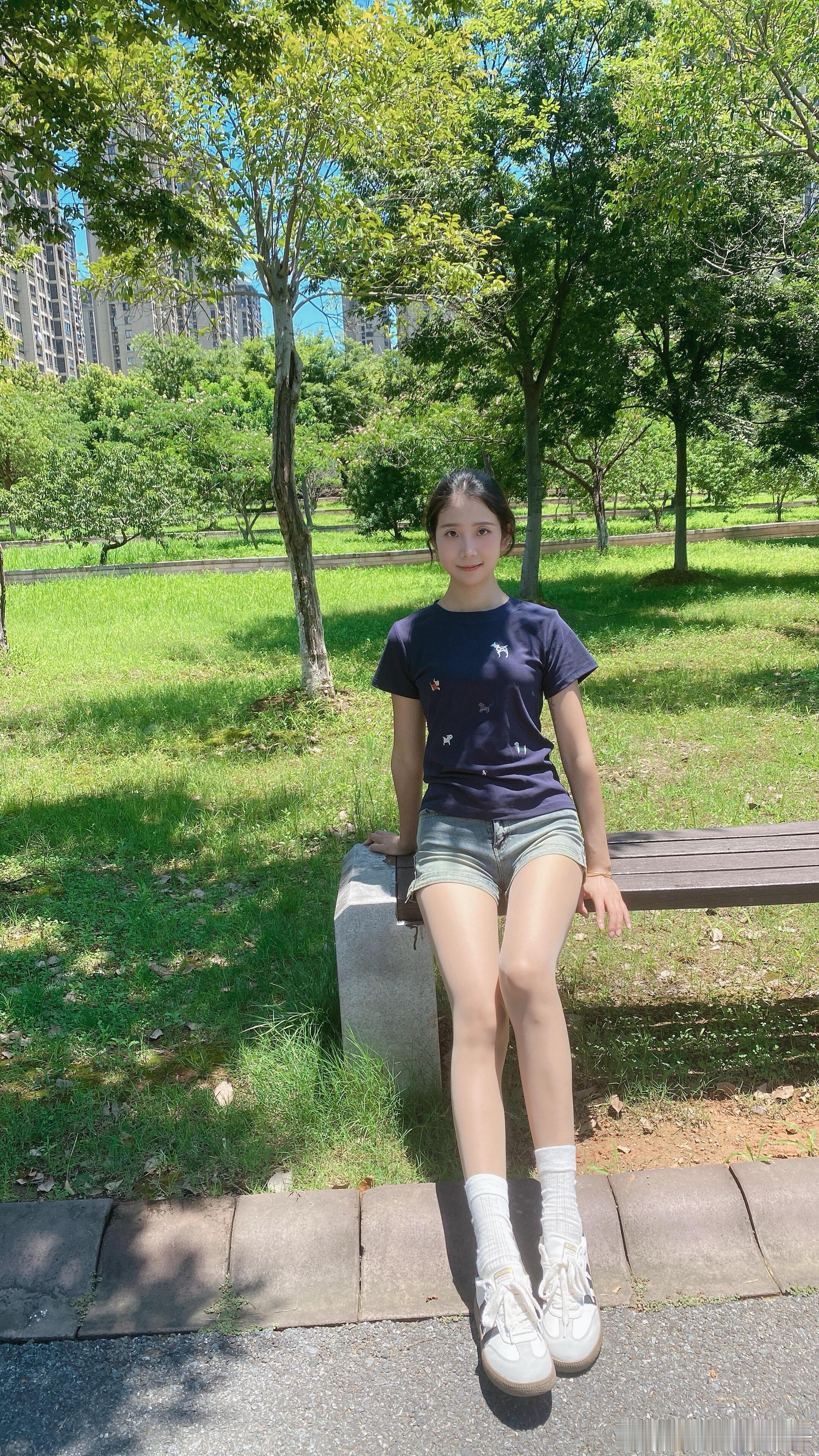 肉丝配白袜 真的很阳光 ​​​