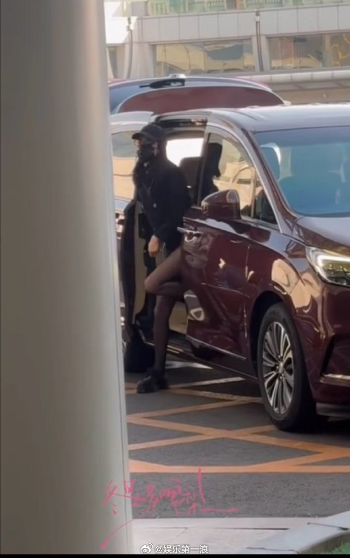 迪丽热巴黑丝袜迪丽热巴黑丝长腿 妈咪！！！ 