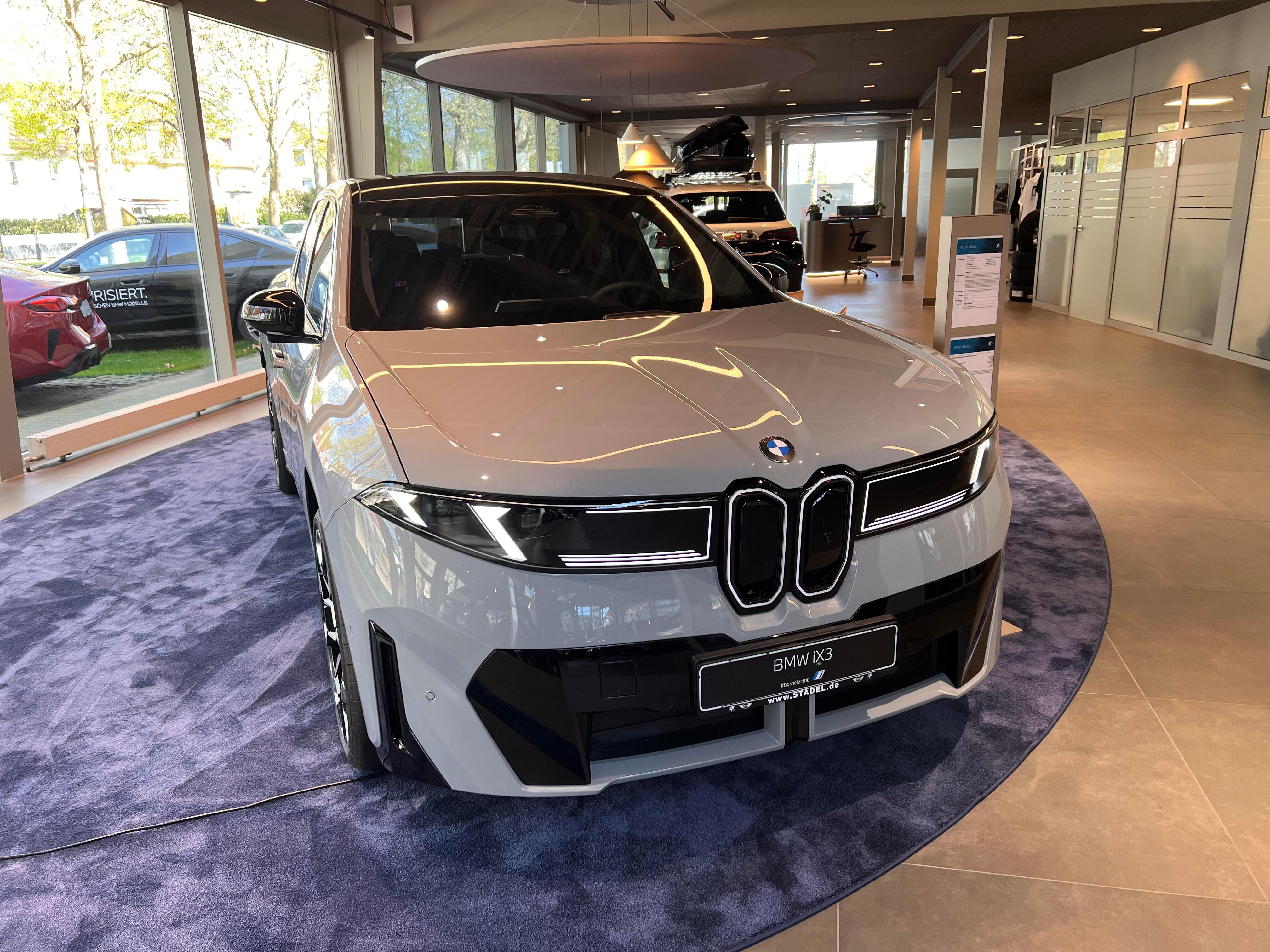 买车到底该看什么 看能不能兼顾家里所有人的需求呗，纯电SUV，就问你一个使用场景