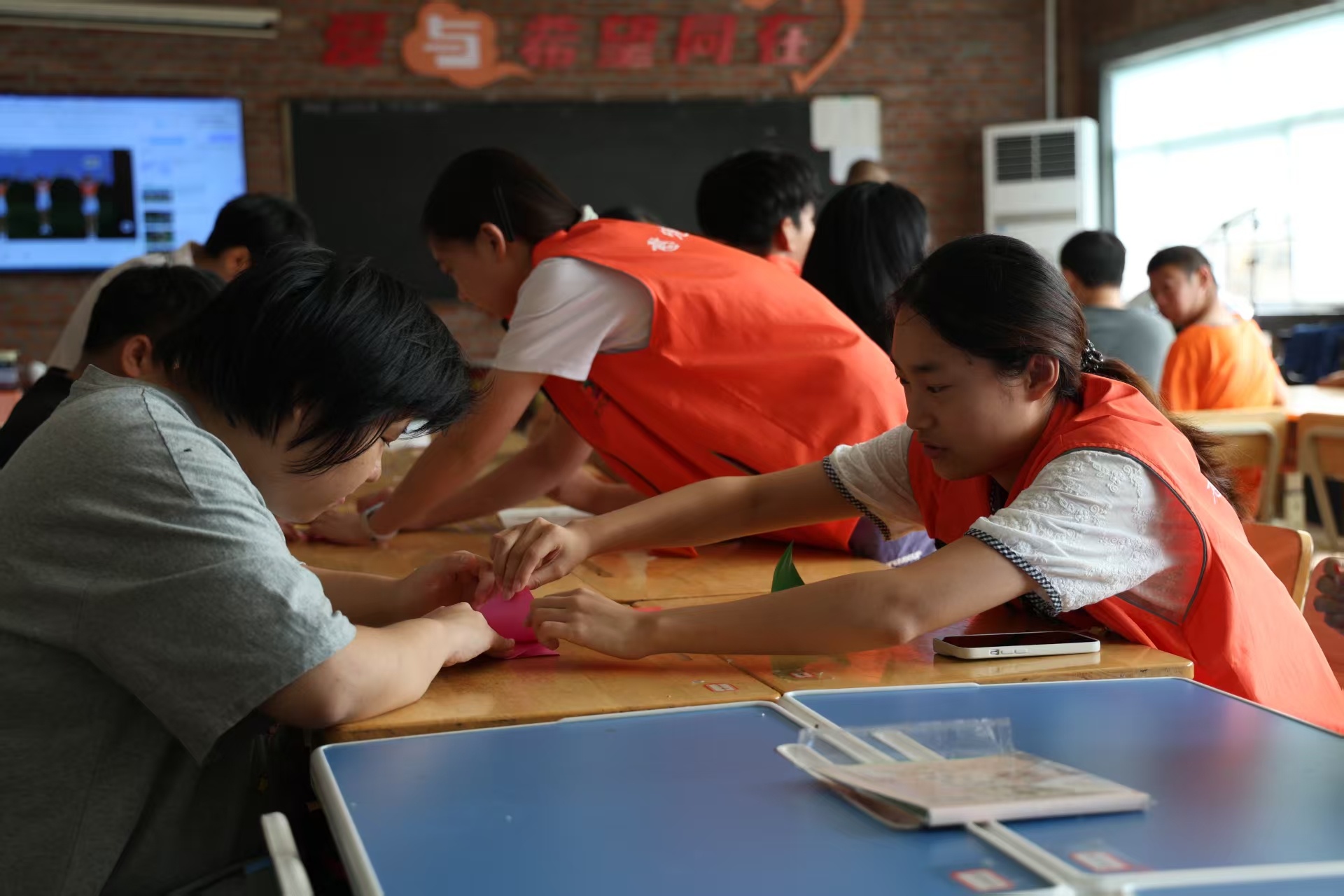 秦岭笑谈大学生社会实践 7月中旬，曲阜师范大学“憨兜成才”社会实践队赴山东淄博憨