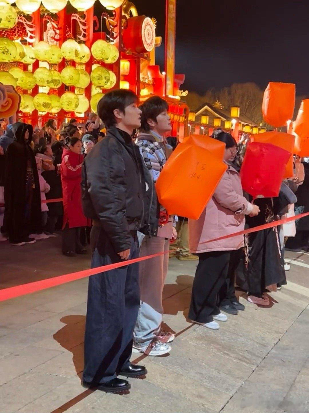 偶遇蒋敦豪陆虎唐山录综艺 唐山河头老街迎来蒋敦豪陆虎录综艺，哥俩一路走走停停逛吃