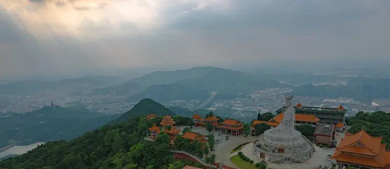 观音山上观山水，十分欢欣满意归。
观音山上观山水，望日峰顶望峰翠。
观音山上观山