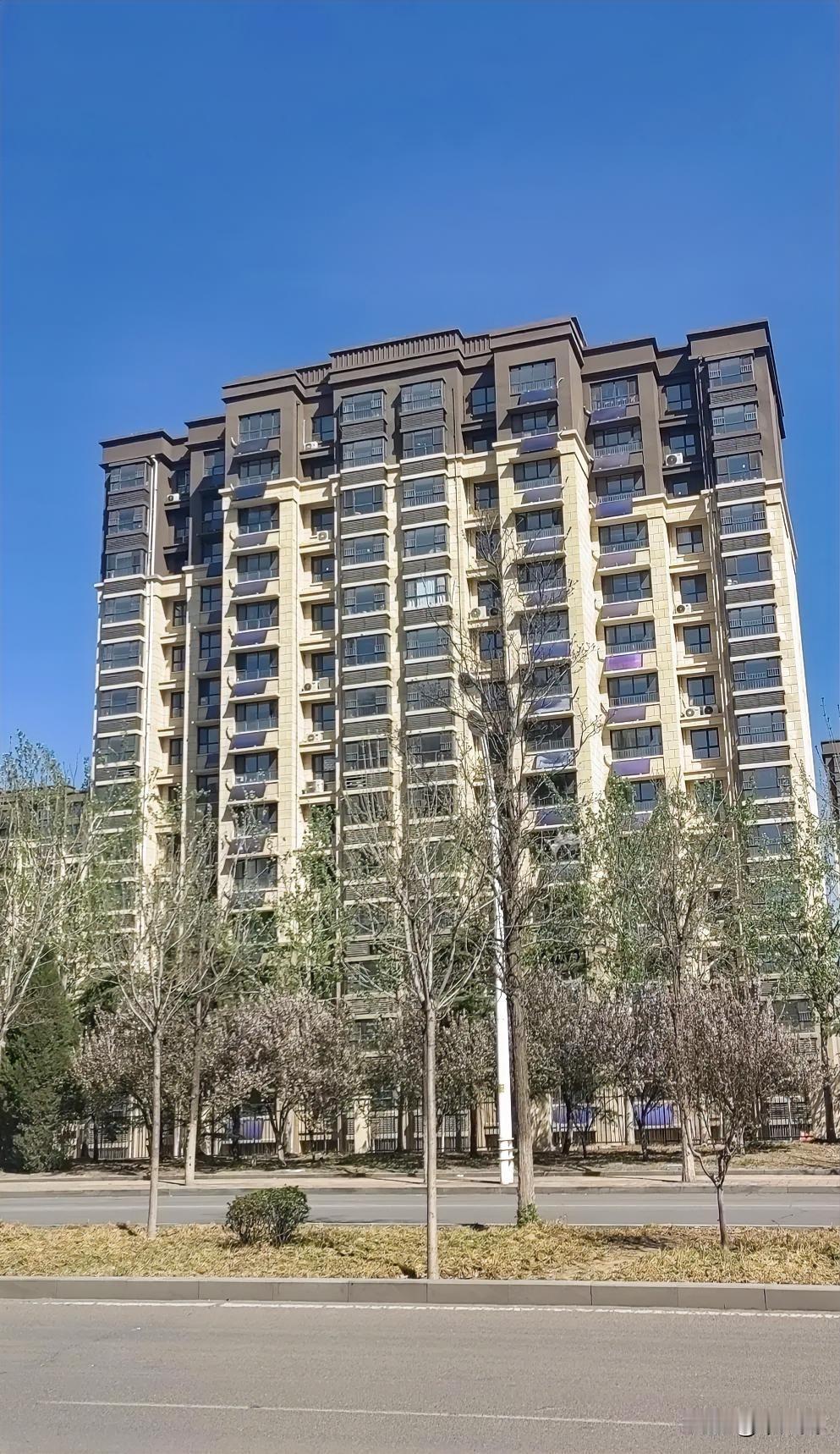 我有个女粉丝，想买套二手房，但她对房子一窍不通，问我有什么需要注意的地方。
像她