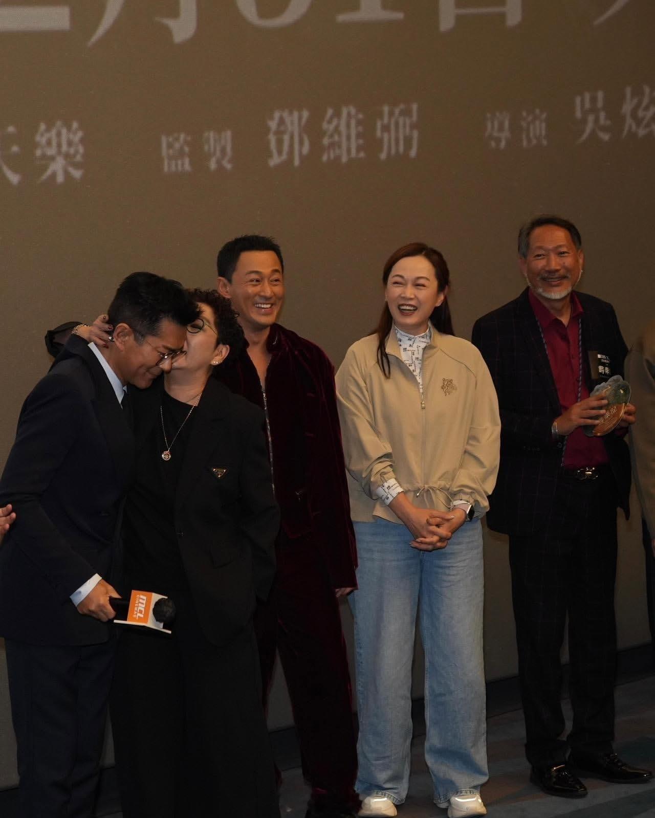 香港电影影讯 小龙女何在？李莫愁亲亲杨过啦，今晚要跪玄铁重剑么～电影【寻秦记】寻