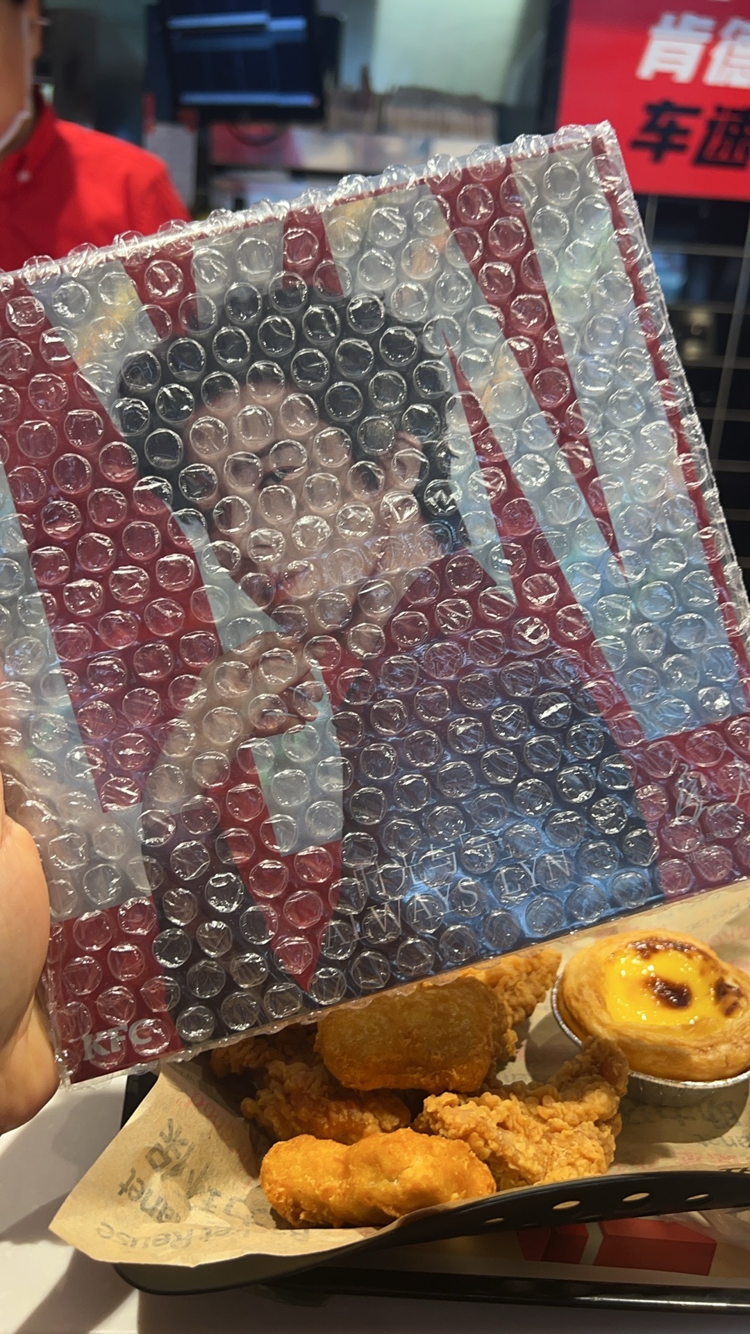 十点二十到店，带娃到店吃，周边到手刘宇宁肯德基品牌代言人
