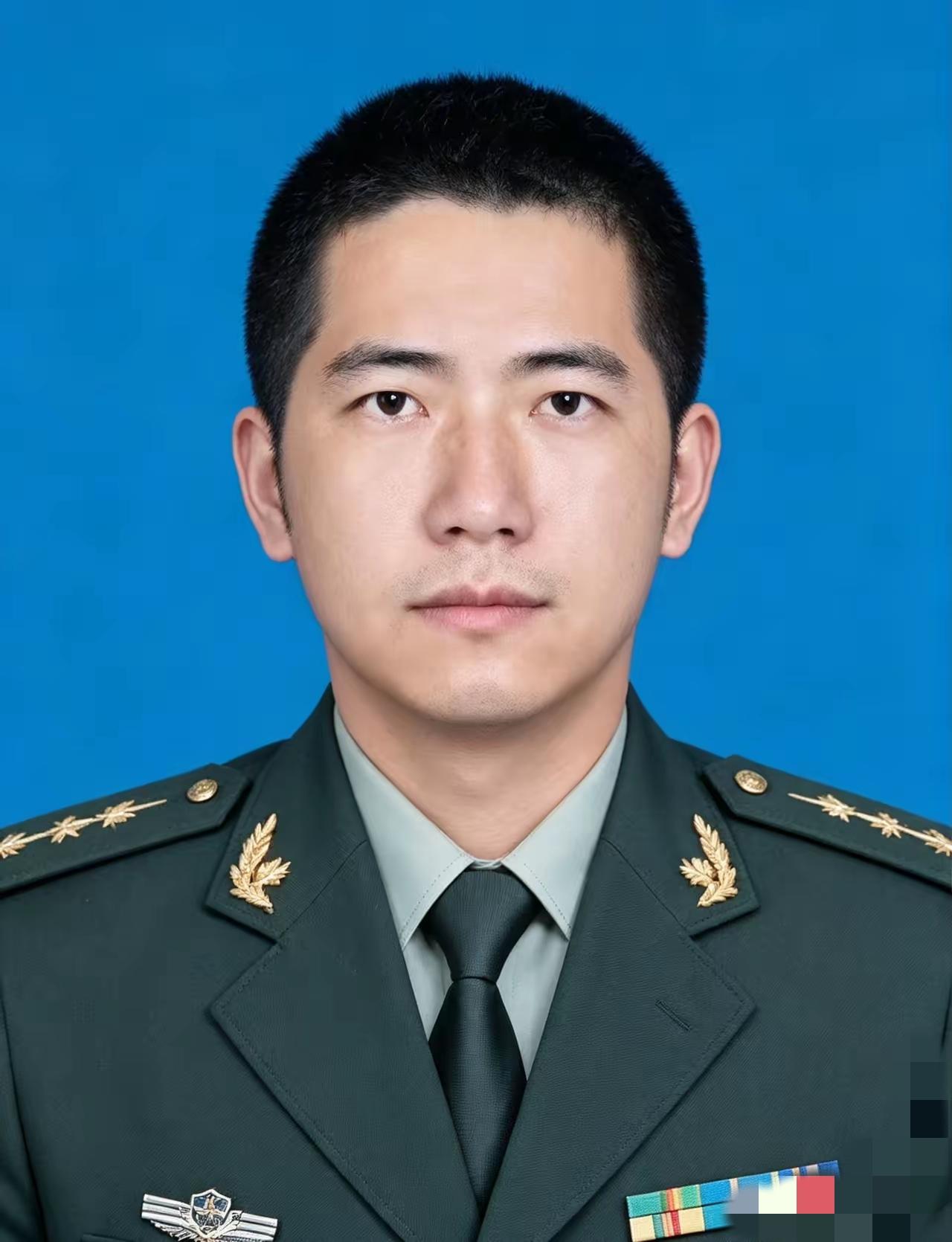 郑俊峰，1990年出生于福建莆田，中共党员。莆田市公安局涵西派出所教导员。
​2