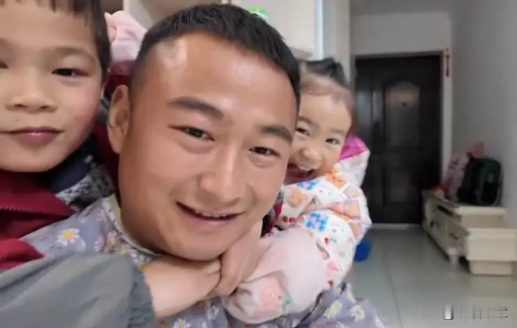 阿彪想离开，所有人都觉得他早该走了，小依管太严了，护照是个开始，记得那天，阿彪偷