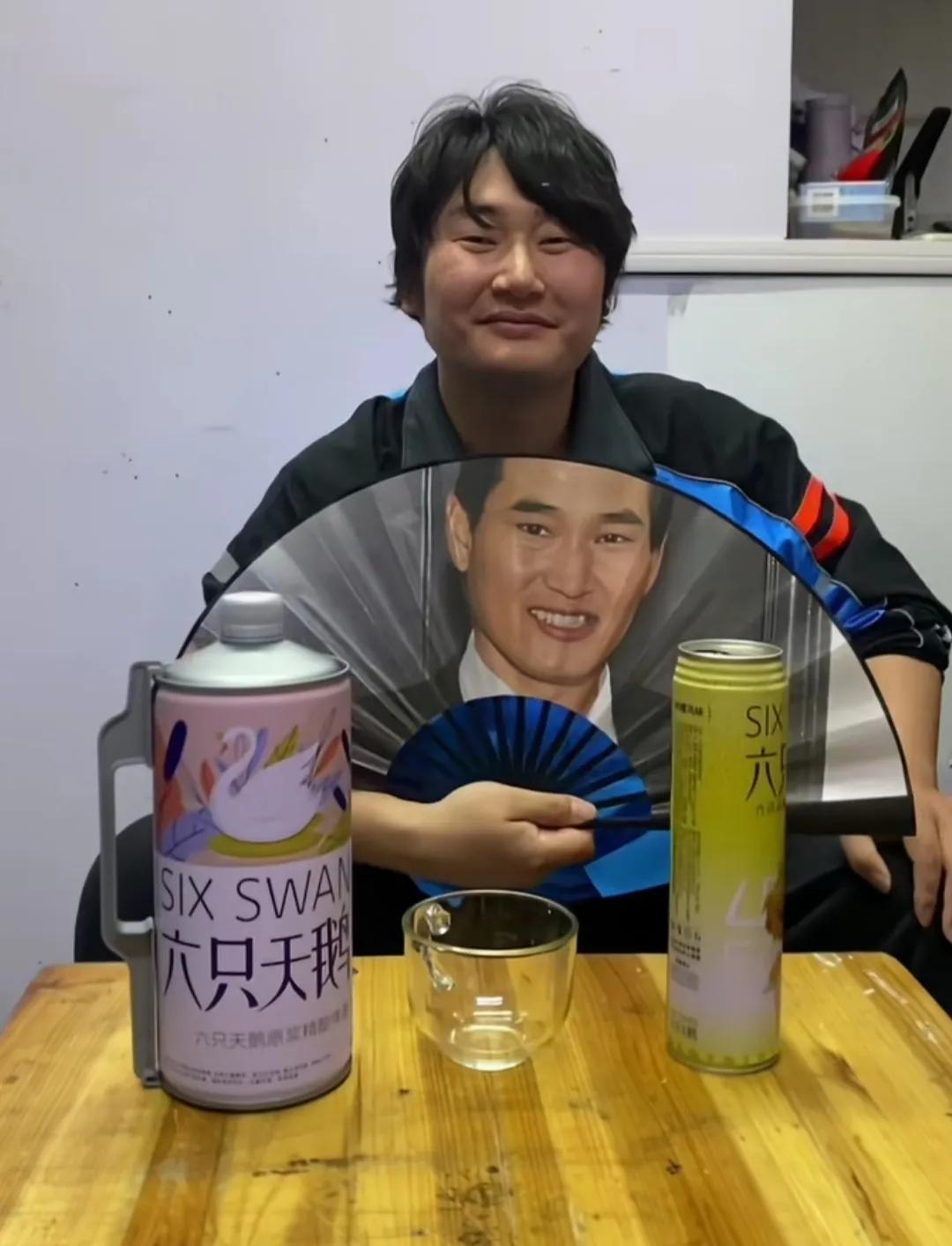 什么赛道都有啊！还有人模仿大衣哥朱之文，直播间也有不少人看他，简直不可想象，模仿