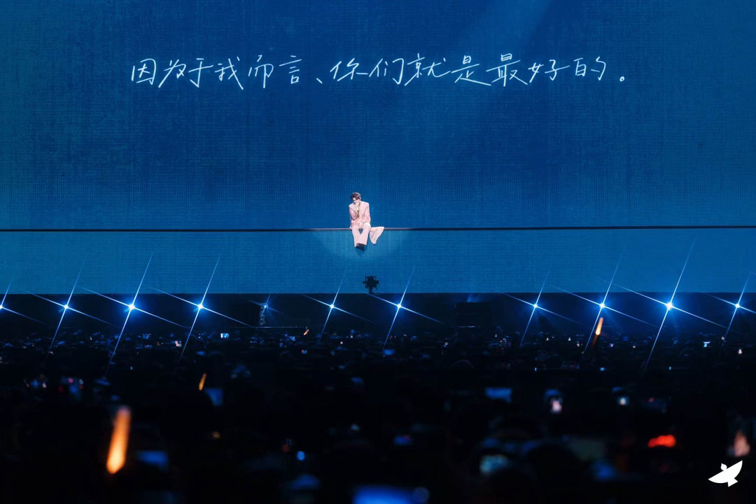 我一天往返北京上海，就为了赶着张远生日的时候看一场他的演唱会。好听，那是最起码的
