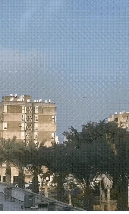真主党无人机突破以色列防空系统，看来以色列的防空系统真是弹尽粮绝了。
 
近日，