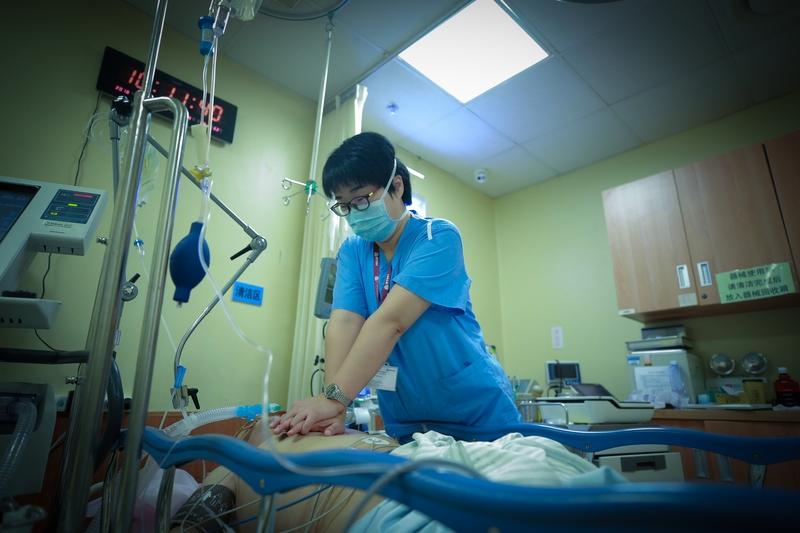 看哭全网！医生咆哮塞200元，白发母亲却婉拒所有捐款，真相太好哭
 
别划走！这