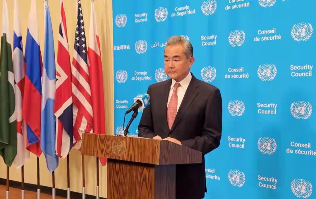 巴拿马想回头？晚了，这口气中国不能咽

王毅外长在联合国说了句大实话：世界正经历