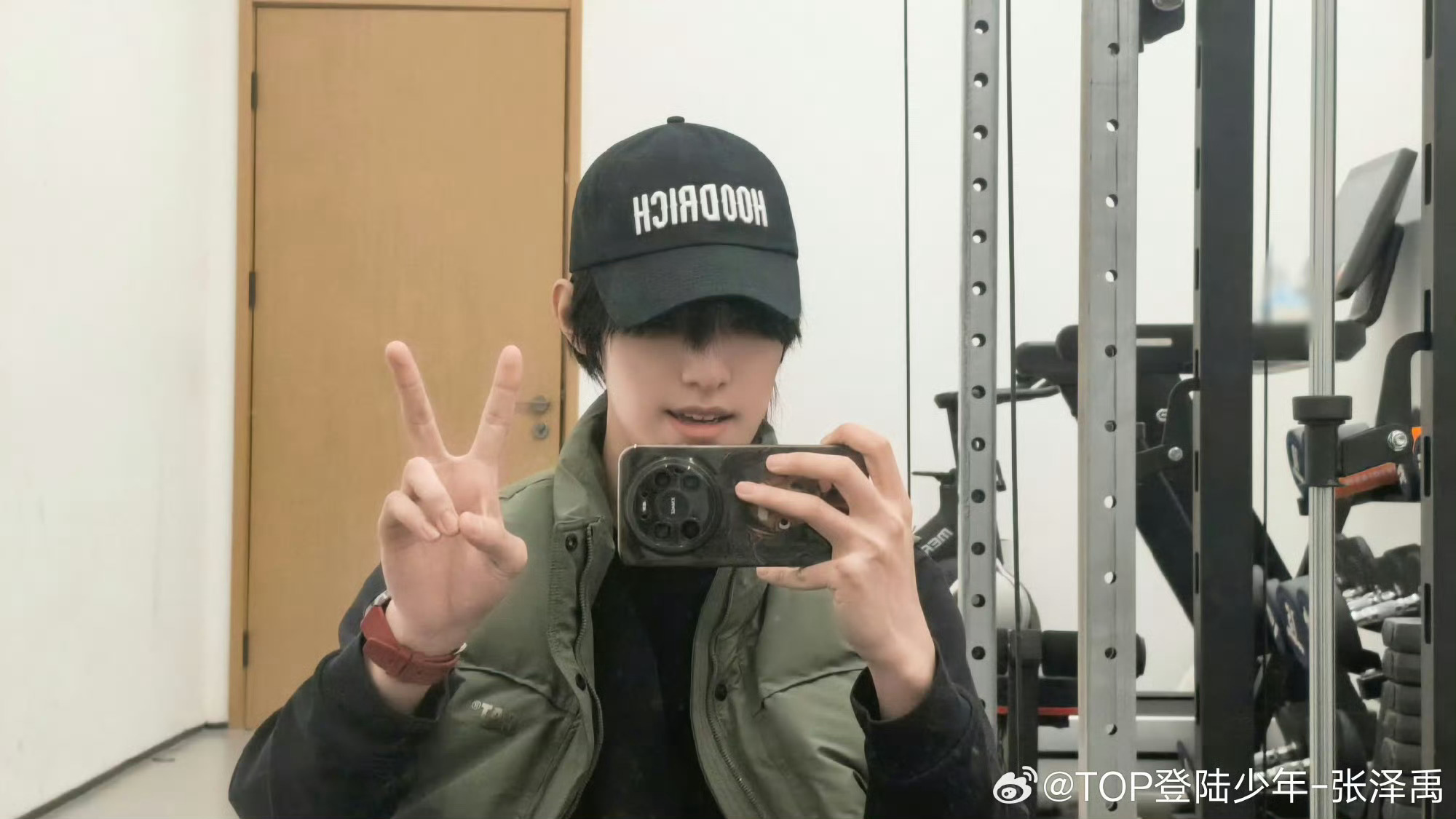 张泽禹发一下小猫怎么这么可爱呀，跟他家的小猫一样萌