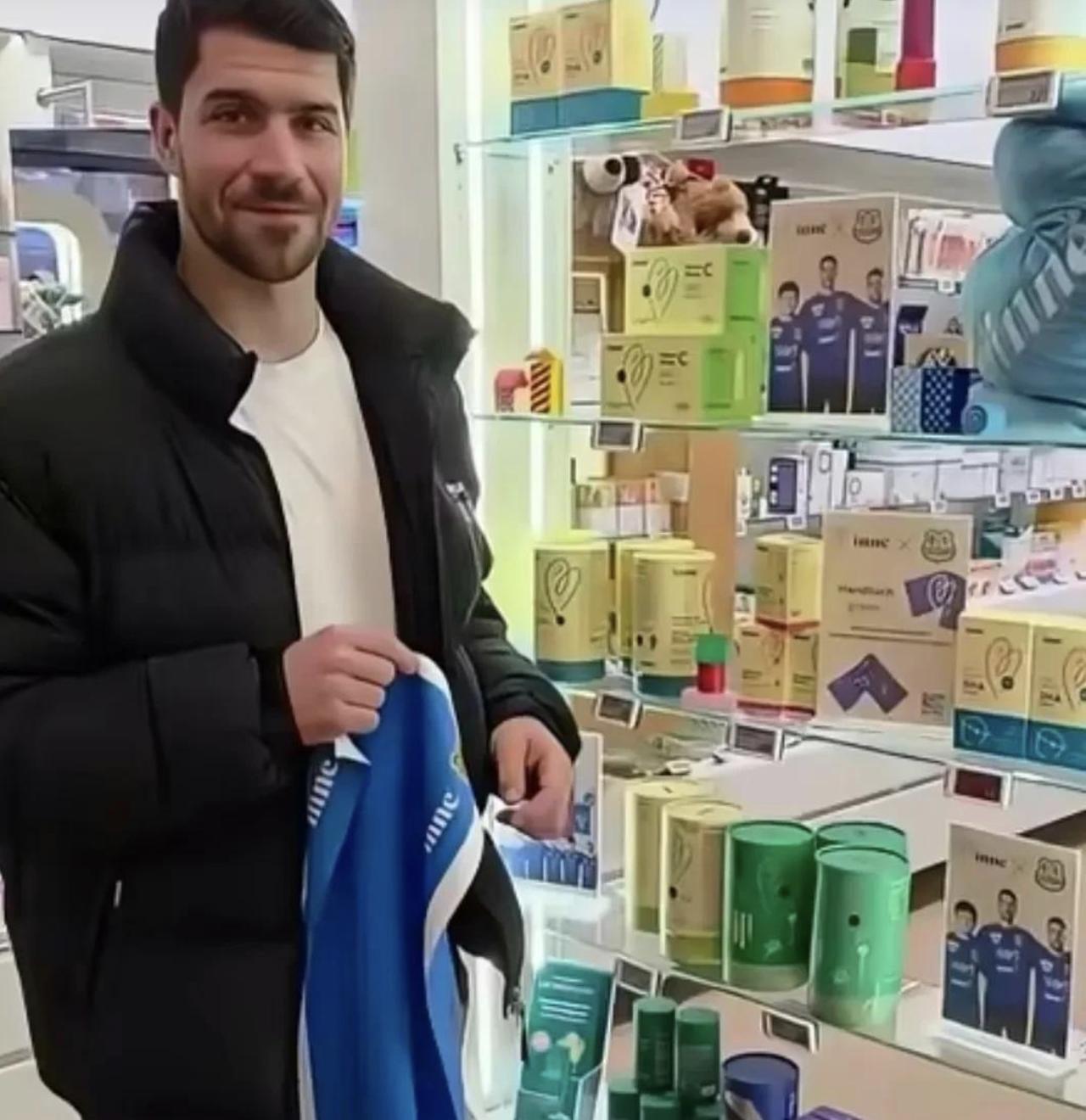 说句实在话，樊振东这次是真的让德国人"上头"了！
你能想象吗？在德国超市里，足球