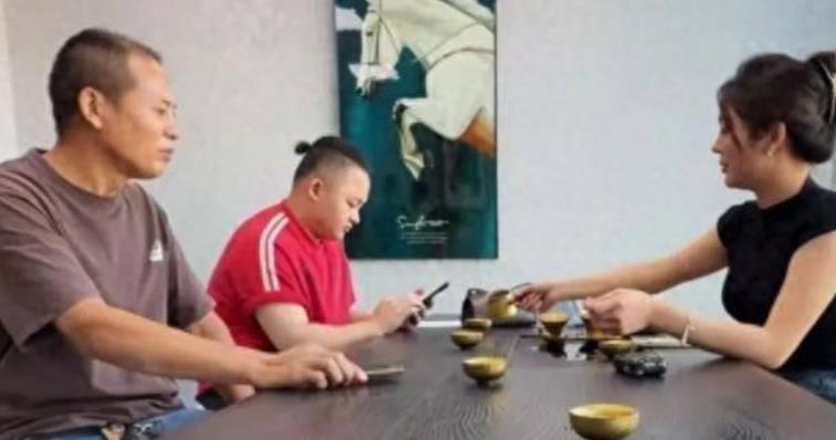 劳斯莱斯女车主丈夫坦言拒赔原因：确实有流量因素。
 
广东潮汕人有钱，大多数是早