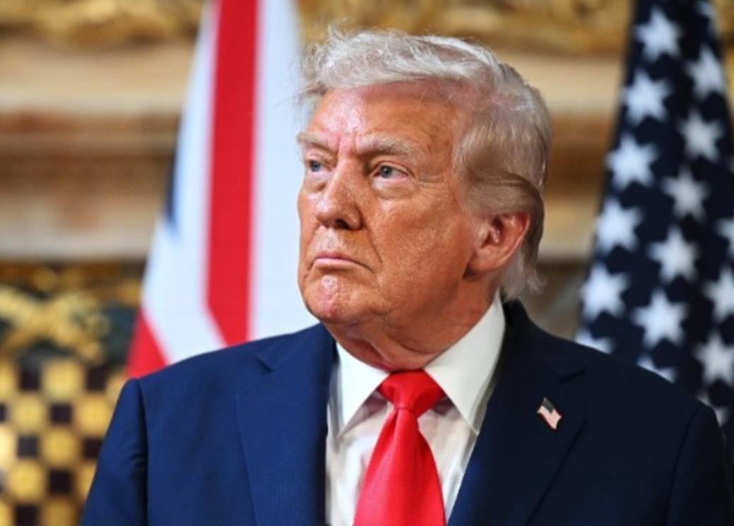 就在刚刚，
美国怂了，特朗普宣布了一个重大决定。

距离美东时间 7 日晚 8 