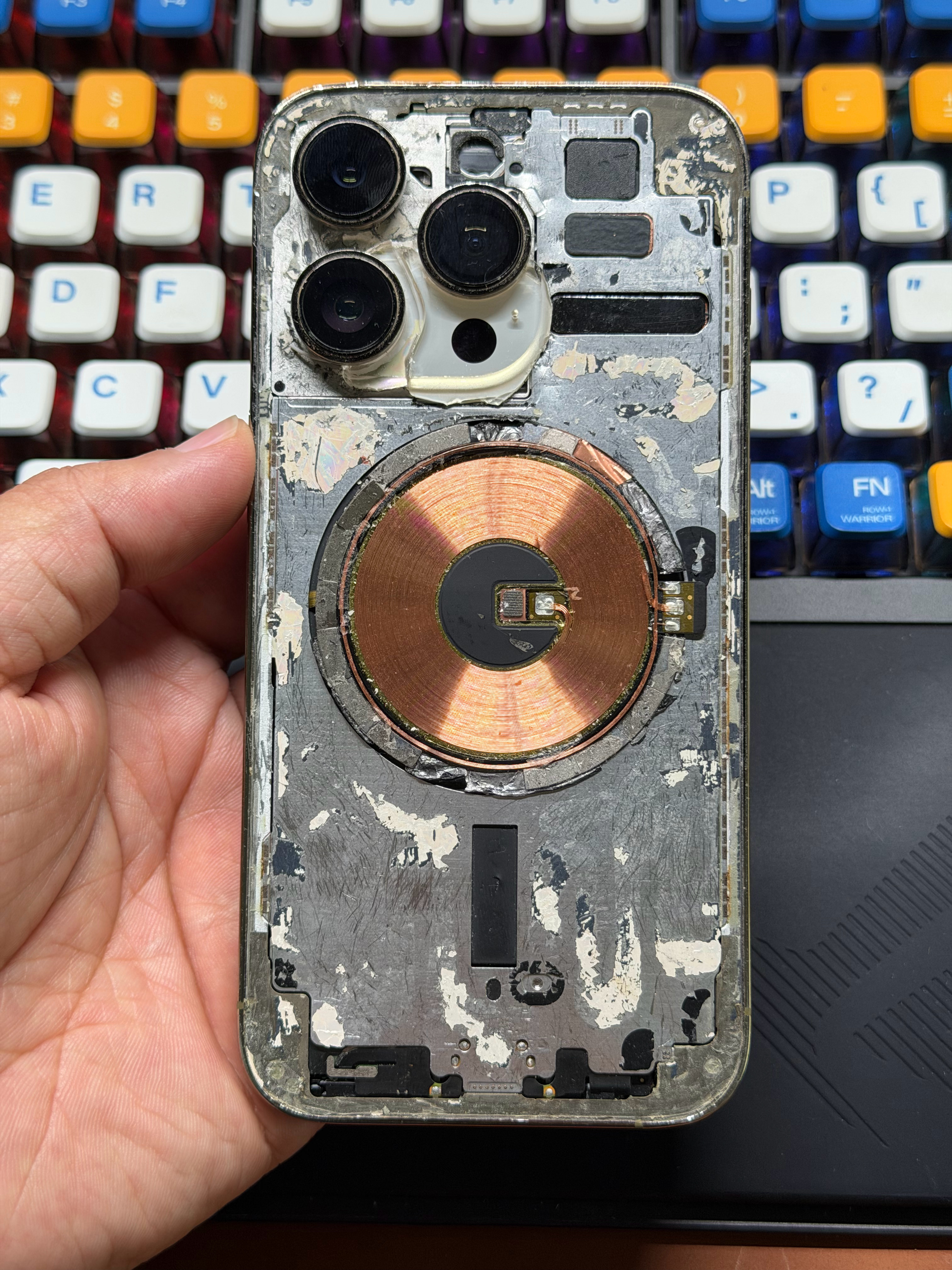 老黄何德何能收到一台这么有个性的机？这不比探索版还探索的机吗？ ​​​