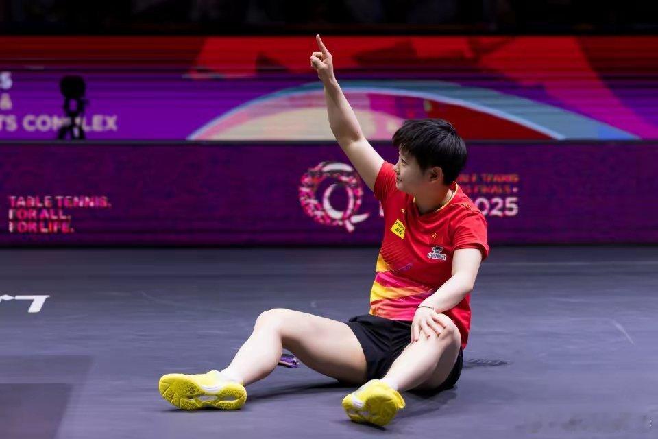 孙颖莎回应世乒赛夺冠后落泪 孙颖莎夺冠后落泪，这一瞬间是压力的释放也努力的证明。