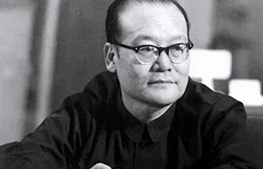 1953年，毛主席在接见许昌地委副书记纪登奎时，得知他的年龄还不到30岁，突然问