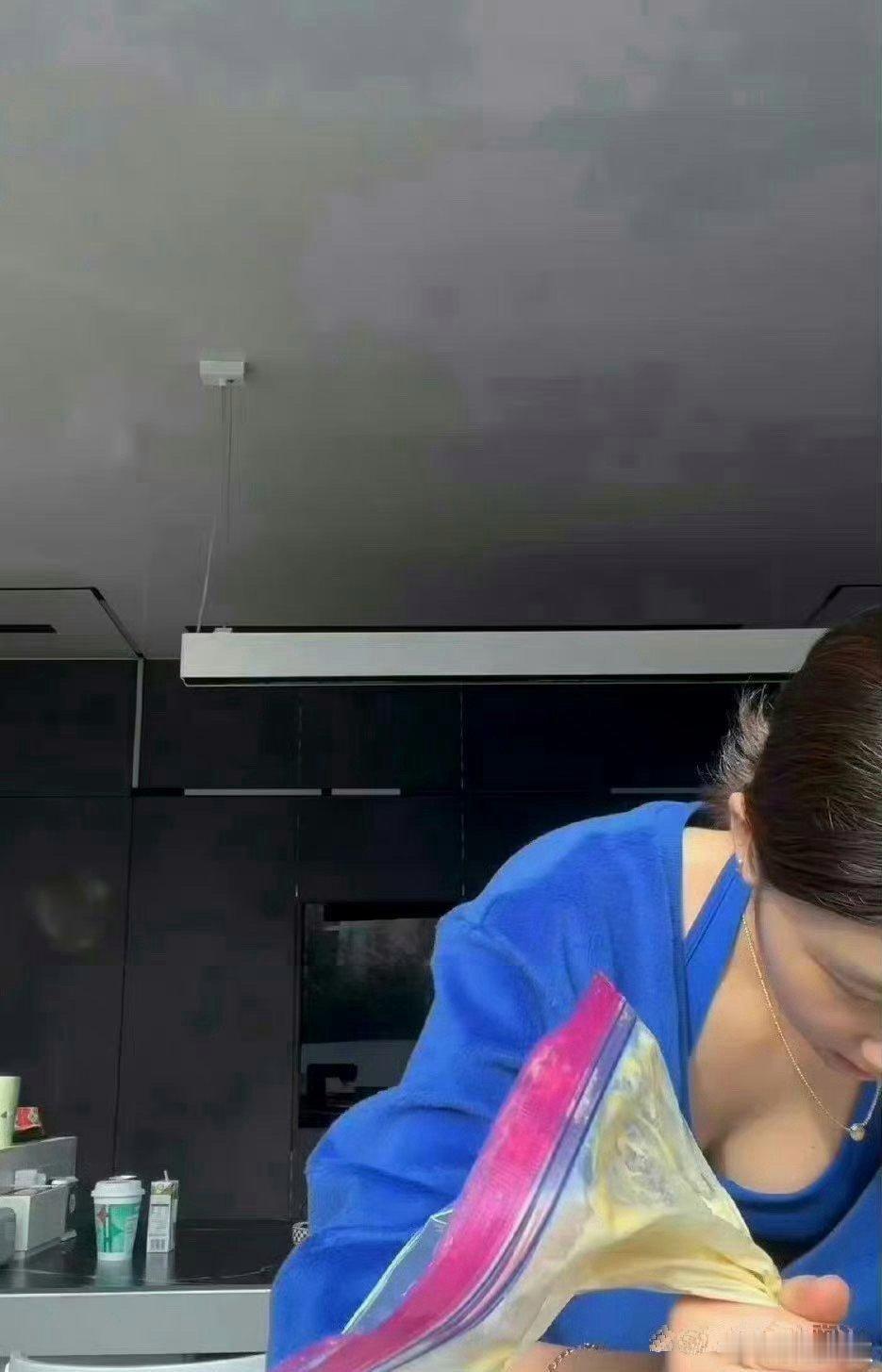 黄多多越来越有个性，她的成长让人期待。这个明星的孩子会给我们带来什么惊喜呢 