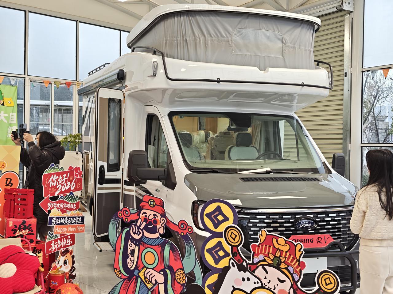 提前退休然后开始选房车，一选就是三年，从B型到C型再到新能源MPV，终于选到了这