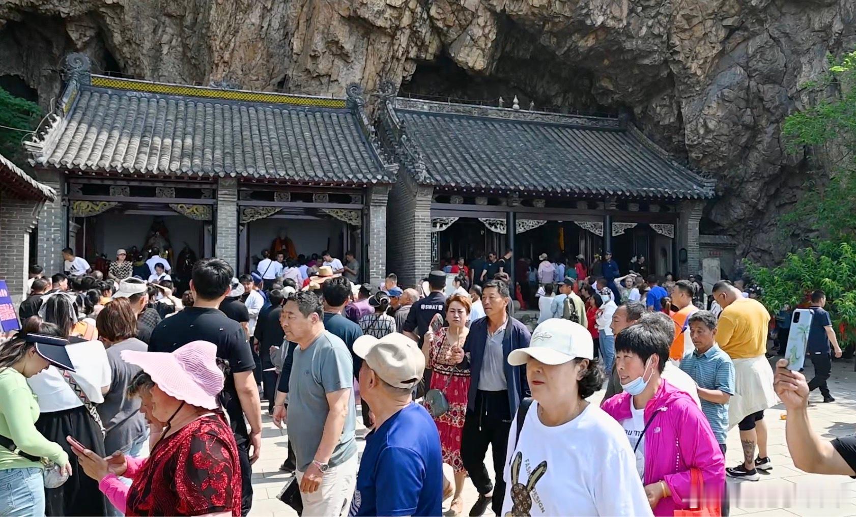 人很多这件事，到后面反而不重要了。辽宁大孤山又又又又挤满了