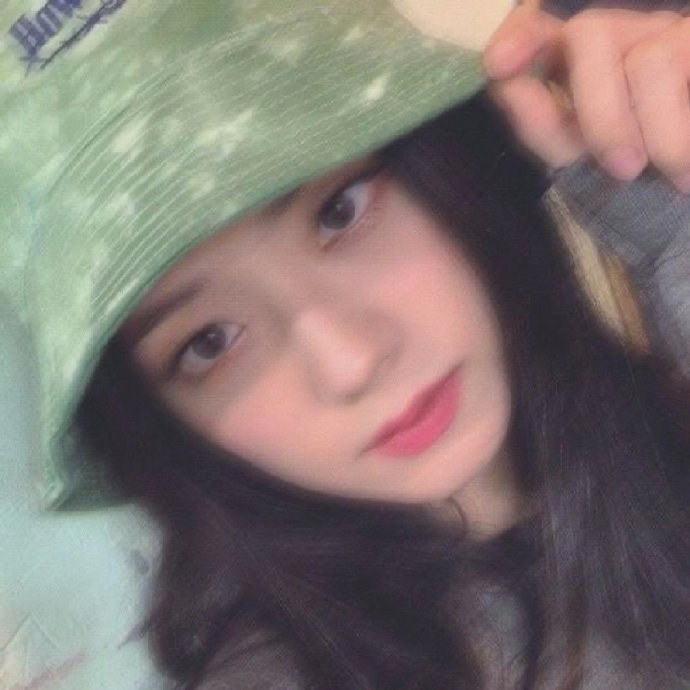 Jisoo 金智秀  很适合怼脸拍的四代神颜 