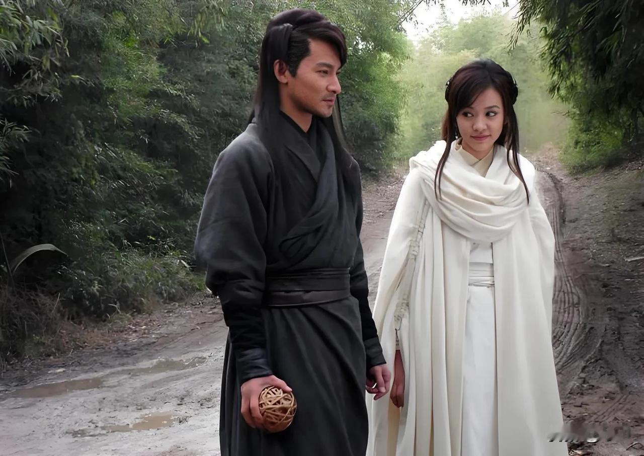 《流星蝴蝶剑》中陈意涵的“孙小蝶”，四套服装造型盘点， 粉裙是年少无忧，白衣是劫