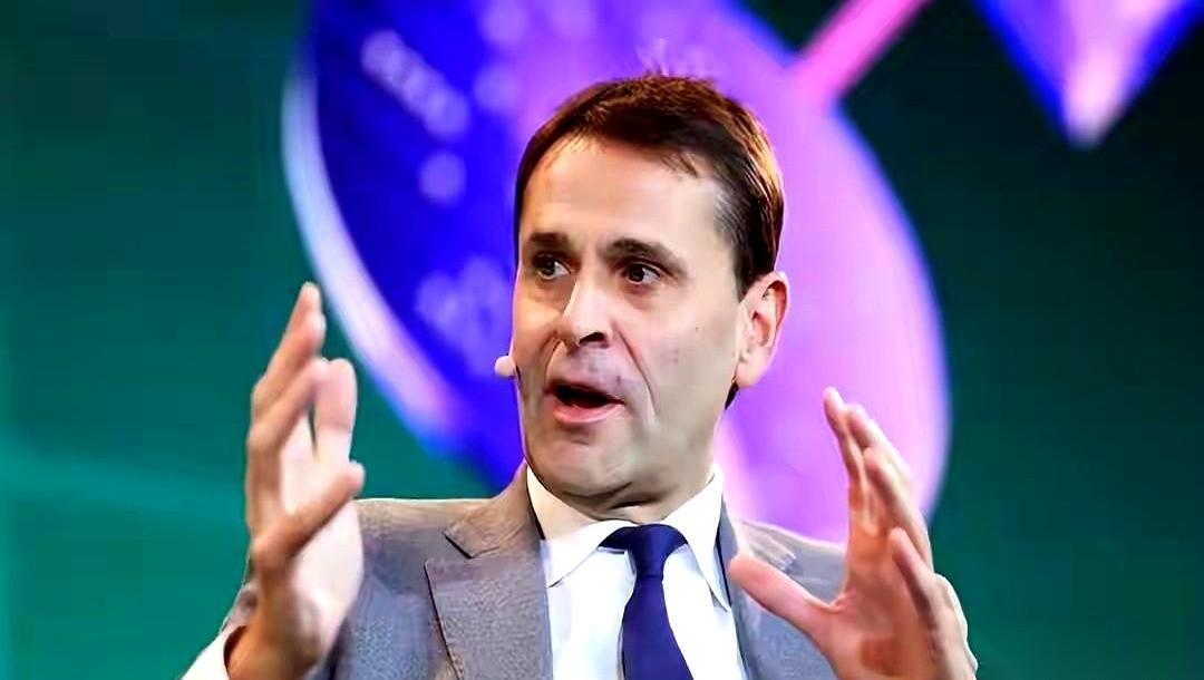 听说，光刻机那家“一哥”，荷兰的阿斯麦，裁了1700人。
数字不大，但那个味儿，