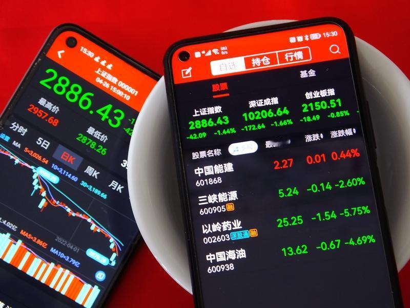 沪指失守3800点：市场在担忧什么？普通投资者如何应对？
一根阴线，击穿的不仅是