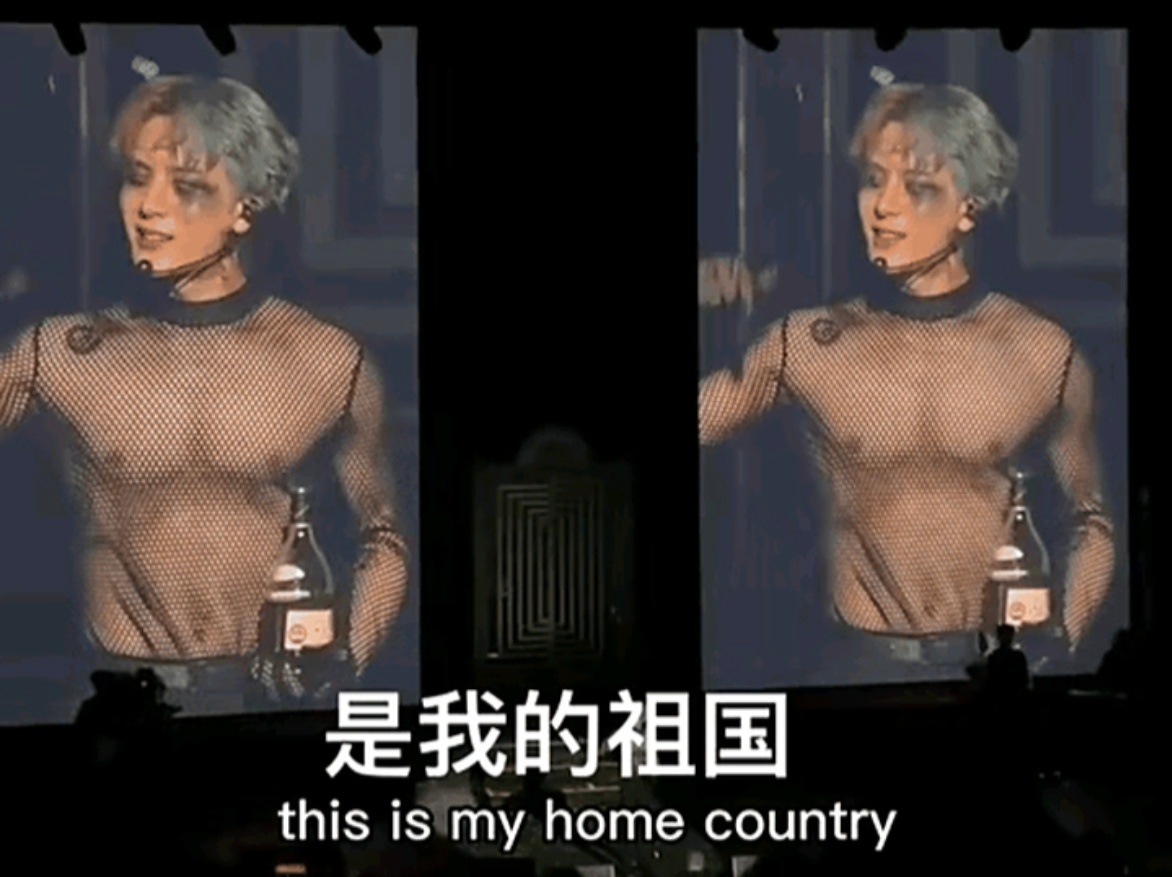 王嘉尔被错认成日本人的反应王嘉尔真的情商高！上次面对印度主持人的恶意提问，他回答